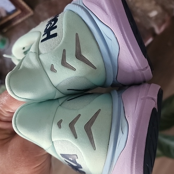 Hoka Arahi 6 Pastel Mint and Lavender Running Shoes - Picture 12 of 15